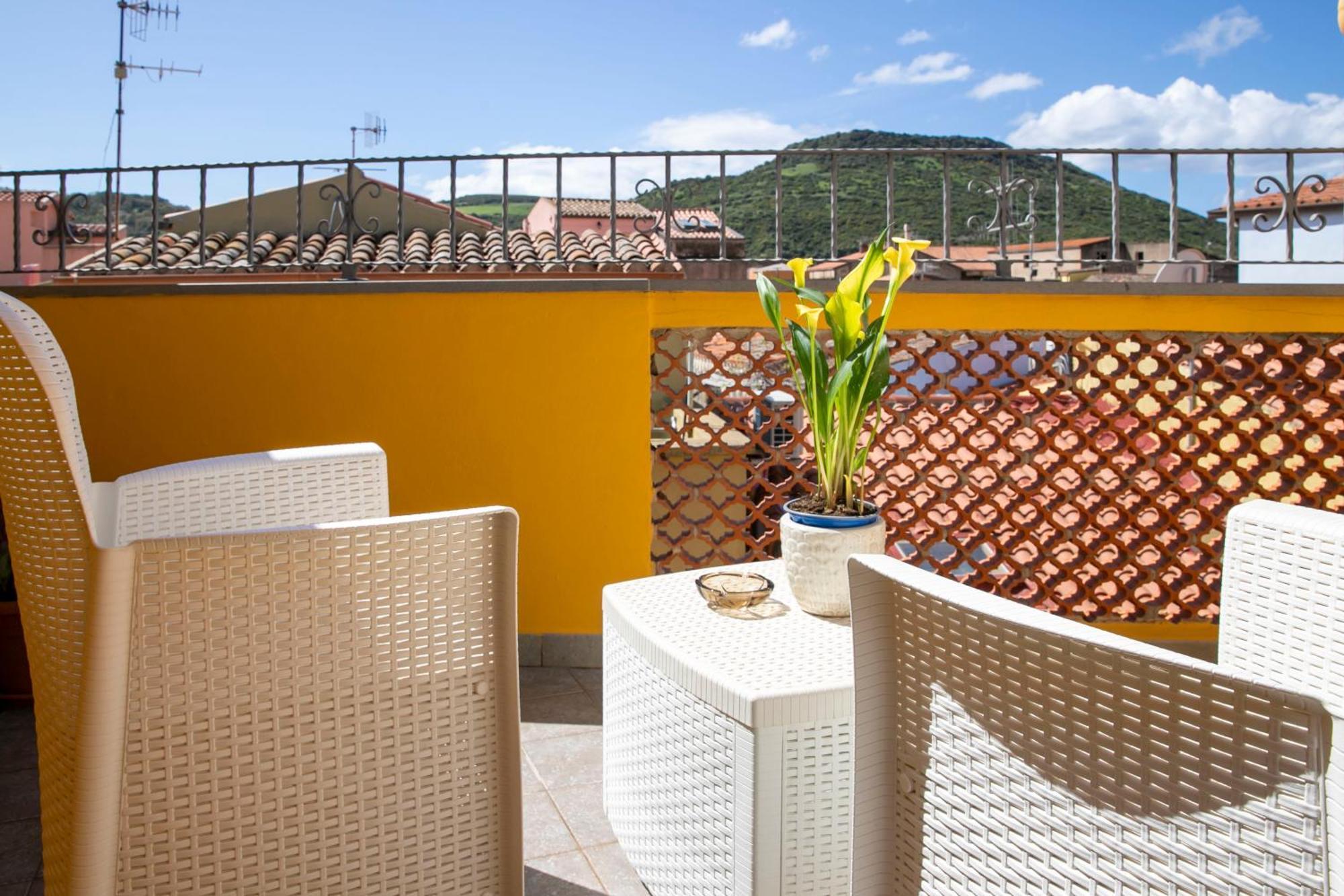 La Torre Del Pozzo Guest House Bosa Exterior photo