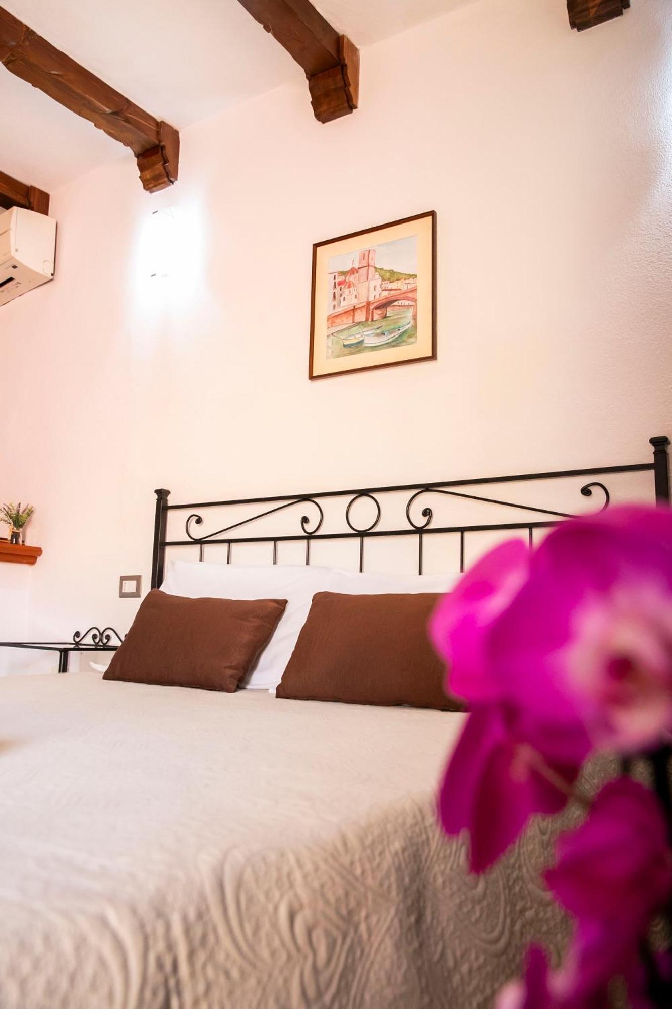 La Torre Del Pozzo Guest House Bosa Exterior photo